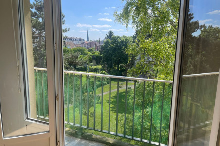 COMPIEGNE, proche du Centre-ville Appartement 4 pièces avec balcon