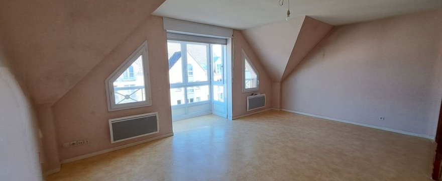 LE PLESSIS BELLEVILLE Bel appartement 4 pièces en duplex